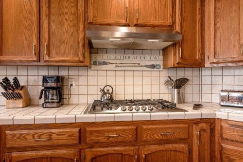 26 - Lakefront Chalet Home