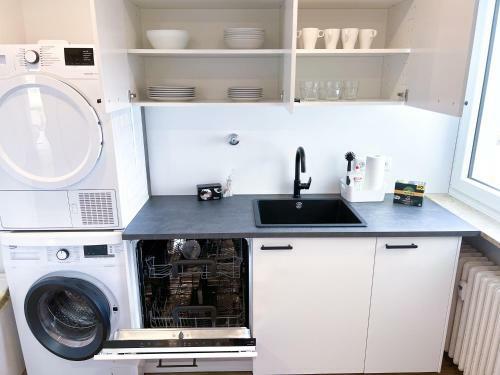 Zimmer Mit Blick Ins Gr�ne In Wg-wohnung