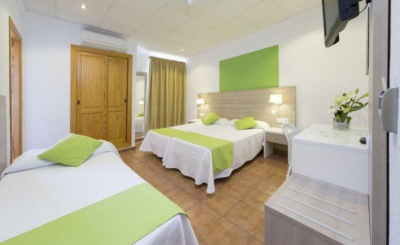Hostal Adelino