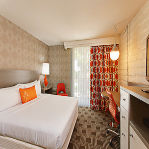 Hotel Beverly Garland Holiday Inn Un