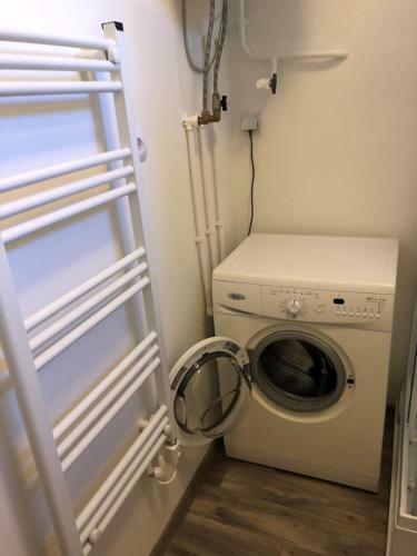 Karman Apartman - 2 Bed Flat, Max 4 Pers, Central Jaszbereny