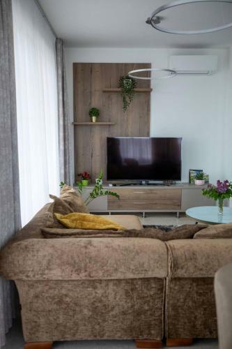 Villa Asz�vil�g Rezidencia With Sauna & Jacuzzi