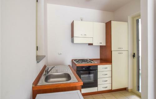 Nice Apartment In Isca Marina With 1 Bedrooms