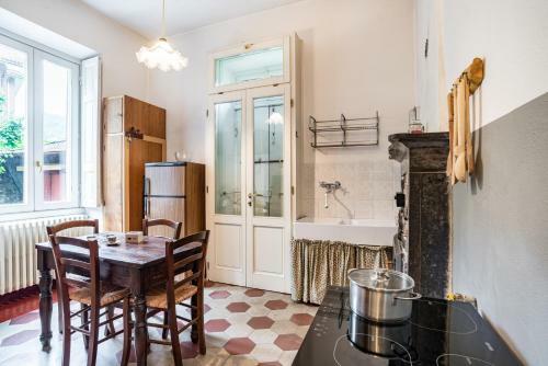 Apartamento Roomy '900 House Surrounded By Greenery With Parking!