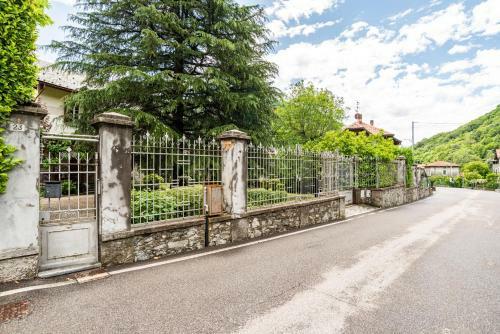 Apartamento Roomy '900 House Surrounded By Greenery With Parking!