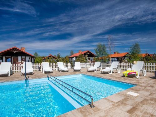 Holiday Homes For 5 Persons With Pool Access, Darlowo