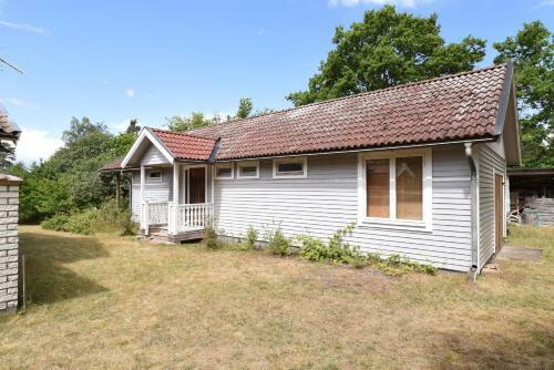 Nice Cottage On �land By The Sea