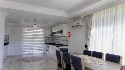 �l�deniz Ovac?k Ta M�stakil Havuzlu Villa