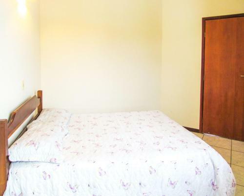 Apartamento Apto A Beira-mar Com Piscina Em Martim De Sa Sp