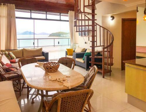 Apartamento Apto A Beira-mar Com Piscina Em Martim De Sa Sp