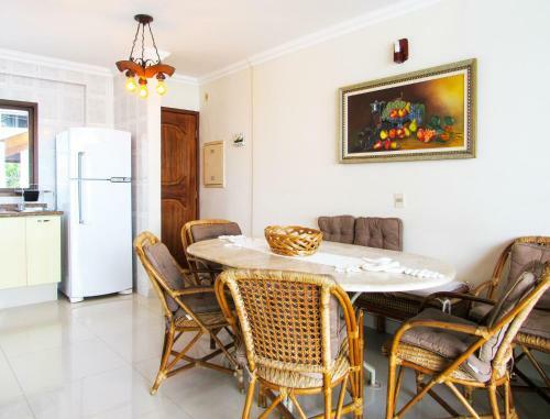 Apartamento Apto A Beira-mar Com Piscina Em Martim De Sa Sp