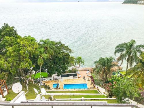 Apartamento Apto A Beira-mar Com Piscina Em Martim De Sa Sp