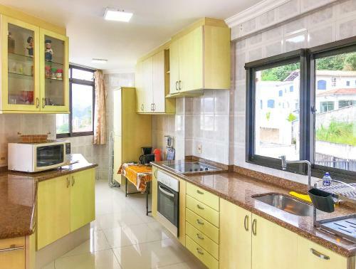 Apartamento Apto A Beira-mar Com Piscina Em Martim De Sa Sp