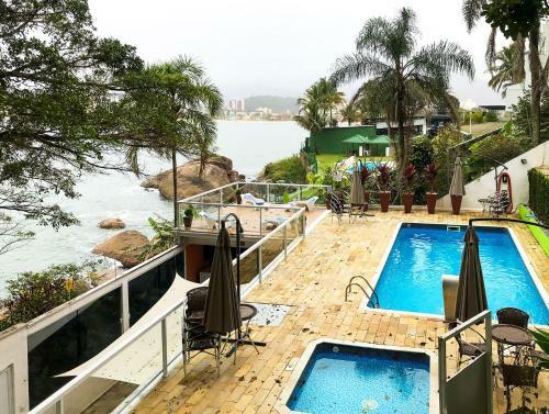 Apartamento Apto A Beira-mar Com Piscina Em Martim De Sa Sp