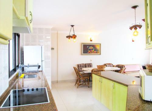 Apartamento Apto A Beira-mar Com Piscina Em Martim De Sa Sp