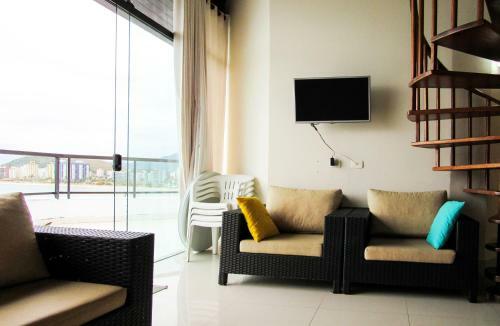 Apartamento Apto A Beira-mar Com Piscina Em Martim De Sa Sp
