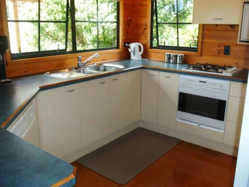 Tui Retreat - Matarangi Holiday Home