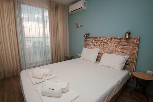 Romantic Getaway 1-bd Apartment With Sea View