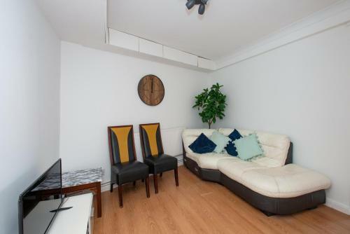 Motel Studio Apartment By Rajmoni Retrearts