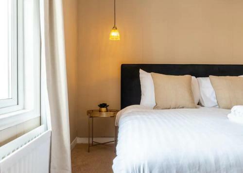 Amprenta House- Gorgeous Interior Designed 3 Bedroom Home