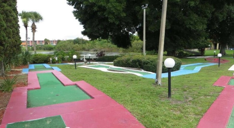 Hotel Maingate Lakeside Resort