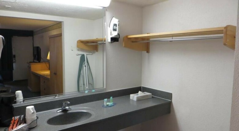 Hotel Maingate Lakeside Resort