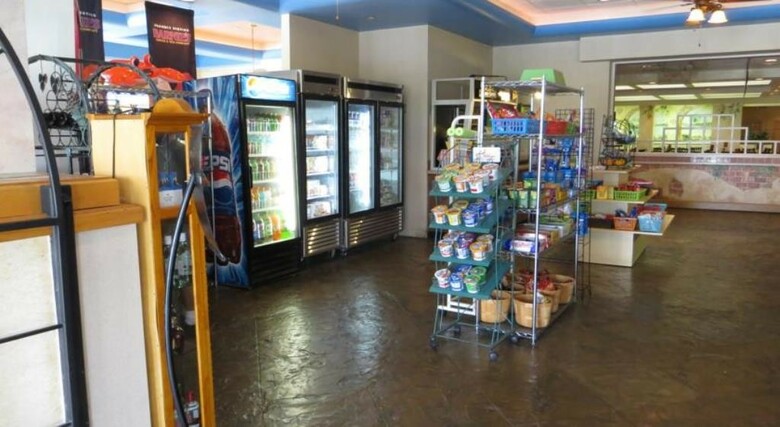 Hotel Maingate Lakeside Resort