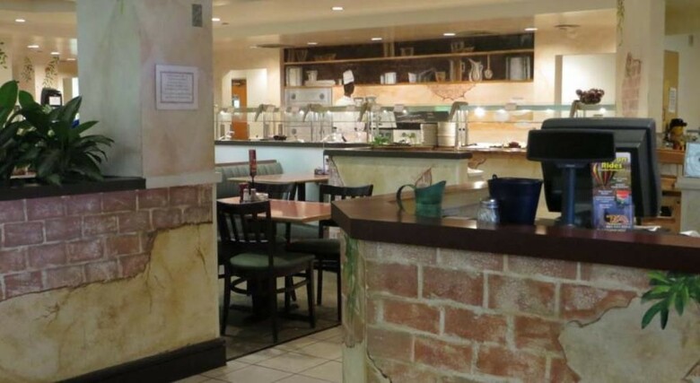 Hotel Maingate Lakeside Resort