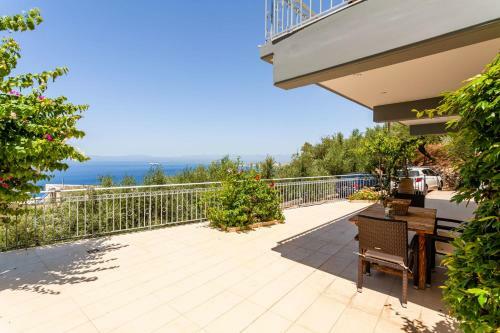Aigli Fully Equipped Getaway - Seaview Lux Retreat