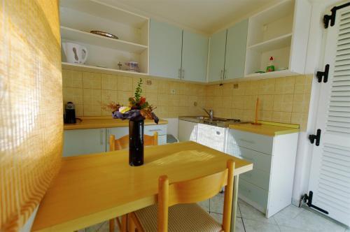 Apartamento Murter-slanica Beach Id 928
