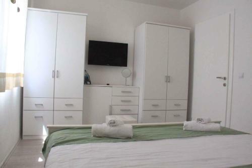 Apartment In Njivice - Insel Krk 42626