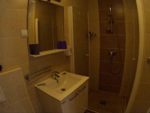 Apartment In Njivice - Insel Krk 42627