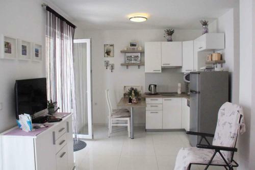 Apartment In Njivice - Insel Krk 42627
