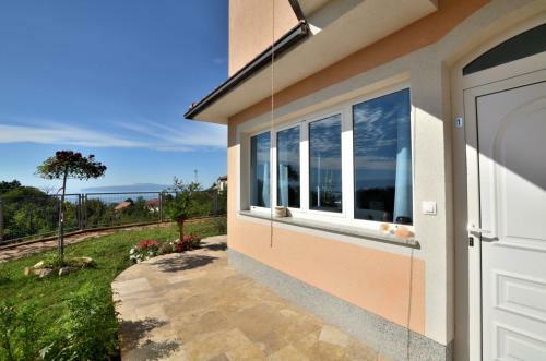 New Apartment With Terrace And Sea View 1