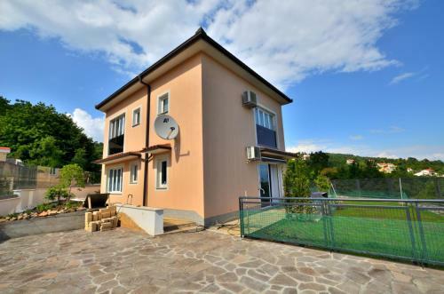 New Apartment With Terrace And Sea View 1