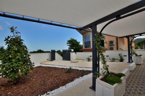 New Apartment With Terrace And Sea View 1