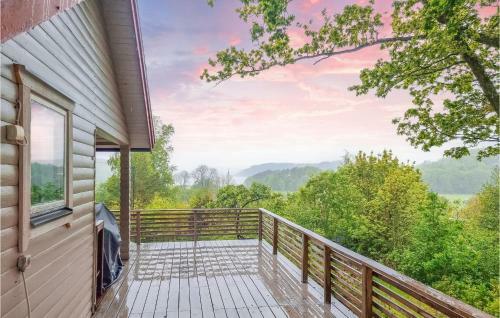 Beautiful Home In Hen�n With 4 Bedrooms