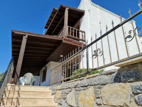Summer Villa With Four Bedroom Three Bathroom Two Garden ???? ???? ????? ?? ???? ???? ? ???? ???? ? ??????? ?? ?????? ?????