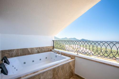 Apartamento Luxury Flat With Jacuzzi On The Balcony In Kas
