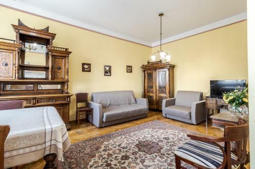 George Apartment
