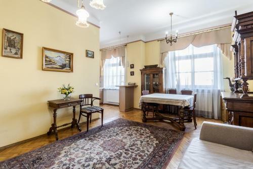 George Apartment