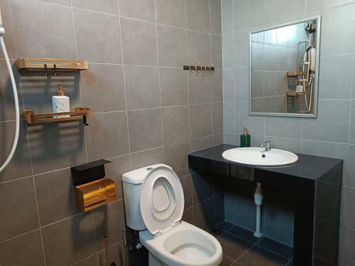 Amazing 4 Bedroom Townhouse With Ample Parking