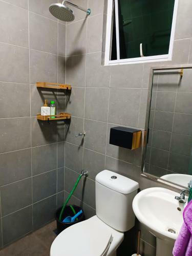 Amazing 4 Bedroom Townhouse With Ample Parking