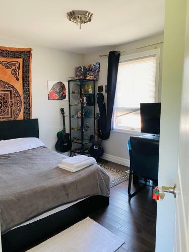 Signature 2 Bedrooms Apartment Space Share Toronto