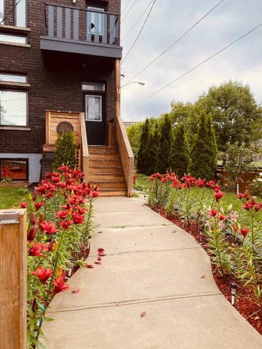Signature 2 Bedrooms Apartment Space Share Toronto