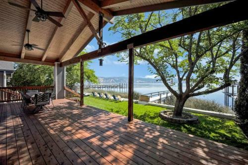 Lakeshore Paradise
