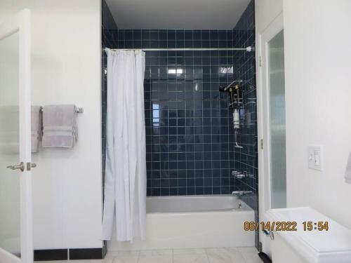 Cool Pad 2 Electric Car Garage Beach Central 8 Ok