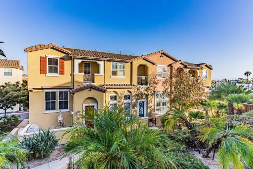 Spacious 3br 3bath Townhouse 5-mins To Bay & Beach
