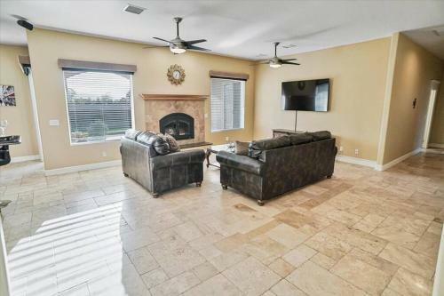 Villa Palmdale Paradise Palace / Special Event Venue