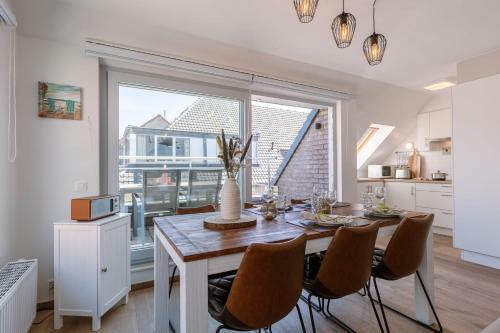 Centrally Located Apartment With Sunny Terrace